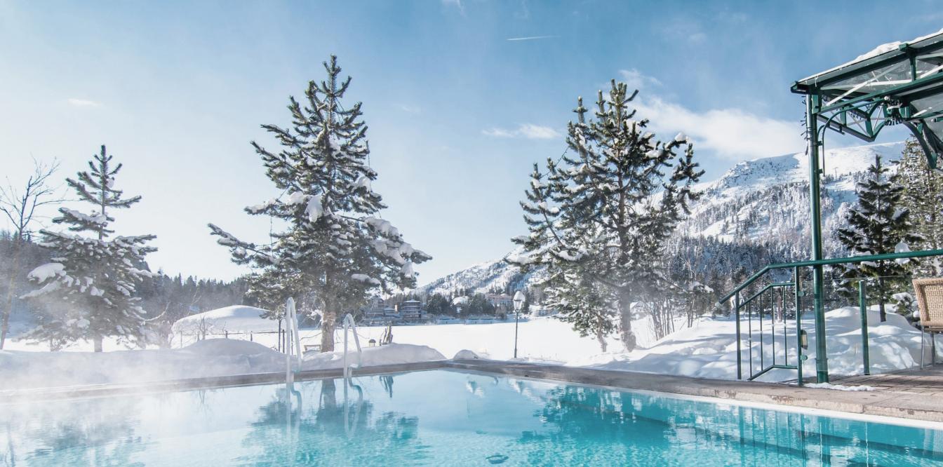 Pool Au&szlig;enansicht (c) Seehotel J&auml;gerwirt - Blendpunkt_Bearbeitet