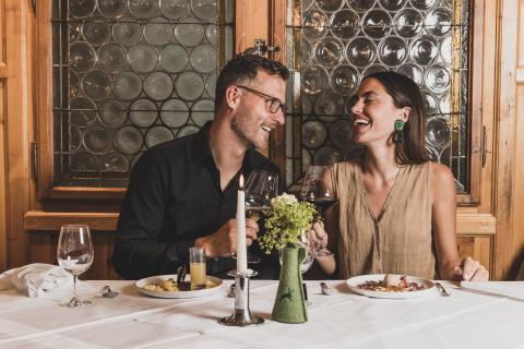 Das romantische Familienhotel direkt am Bergsee, im Winter absolut schneesicher, im Sommer angenehm fresh an der Grenze zwischen Steiermark und Kärnten. Schifahren, Snowboarden, Schneeschuhwandern, Eislaufen, Langlaufen im Winter, Wandern, Mountainbiken, Jagd und Entspannung im Sommer. Yoga, Retreats, Wellness, Spa, Seminar und Hochzeit mitten im Zirbenwald mit Bali Flair. Bio regionale Kulinarik, gerne auch vegan und vegetarisch. 